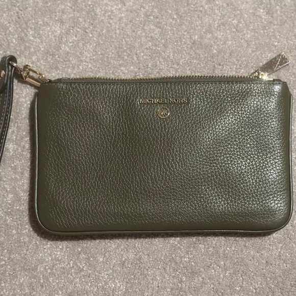 MICHAEL KORS Jet Set Charm Top-Zip Wristlet Light Olive Green - Picture 6 of 6